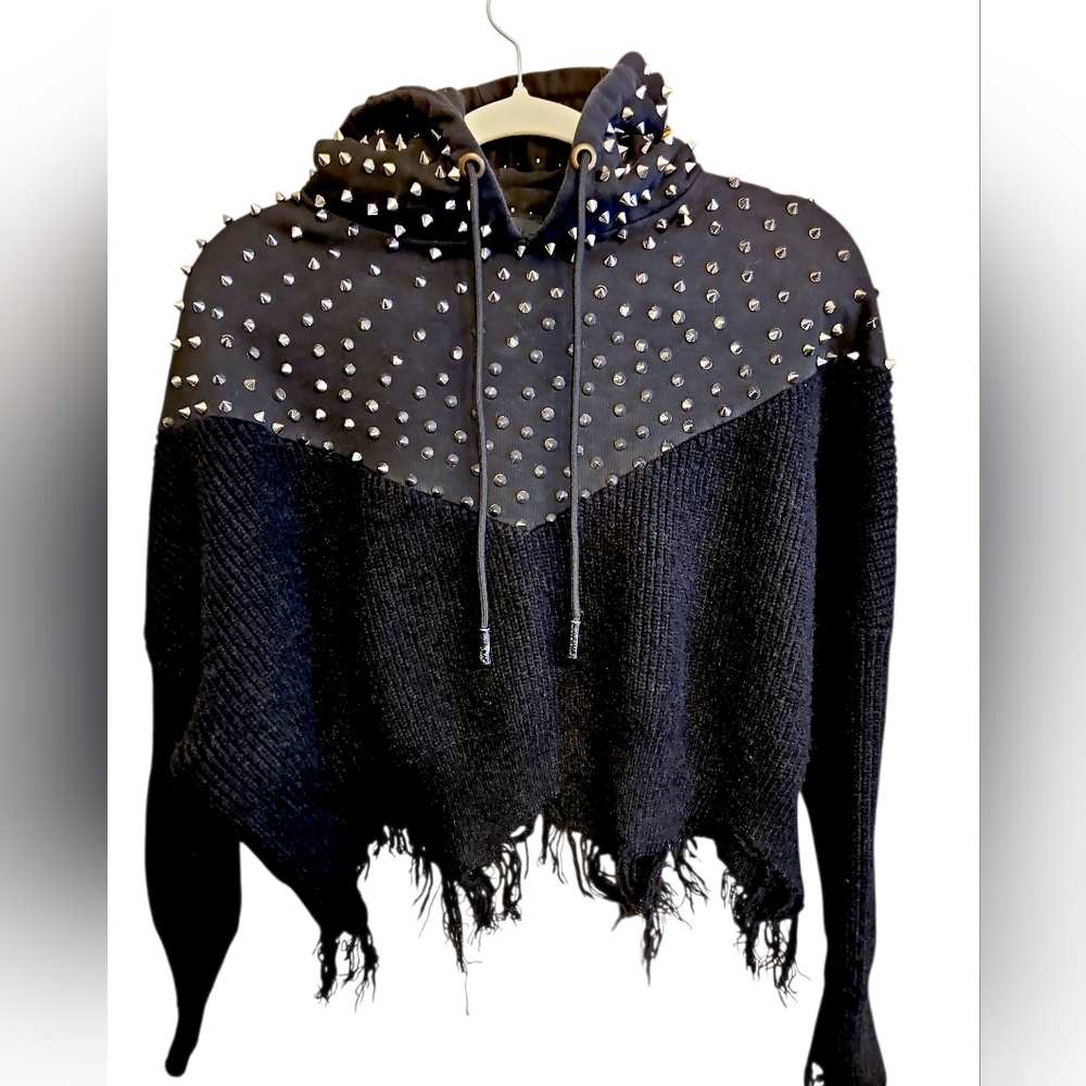 AKIRA Black Studded Cropped Sweater Hoodie Sz Small - Picture 1 of 3